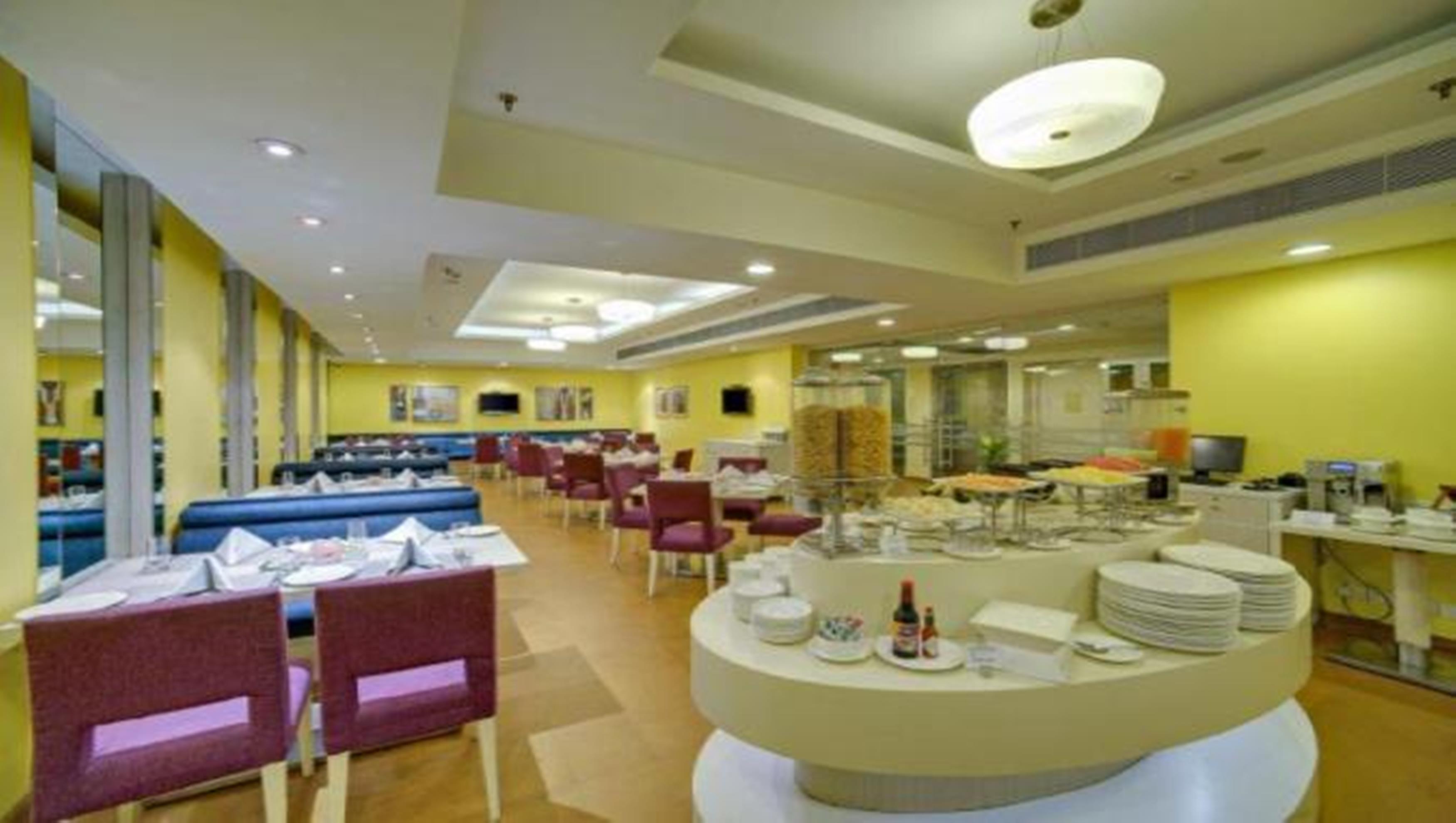 Sarovar Portico Naraina, Hotel Yeni Delhi Dış mekan fotoğraf