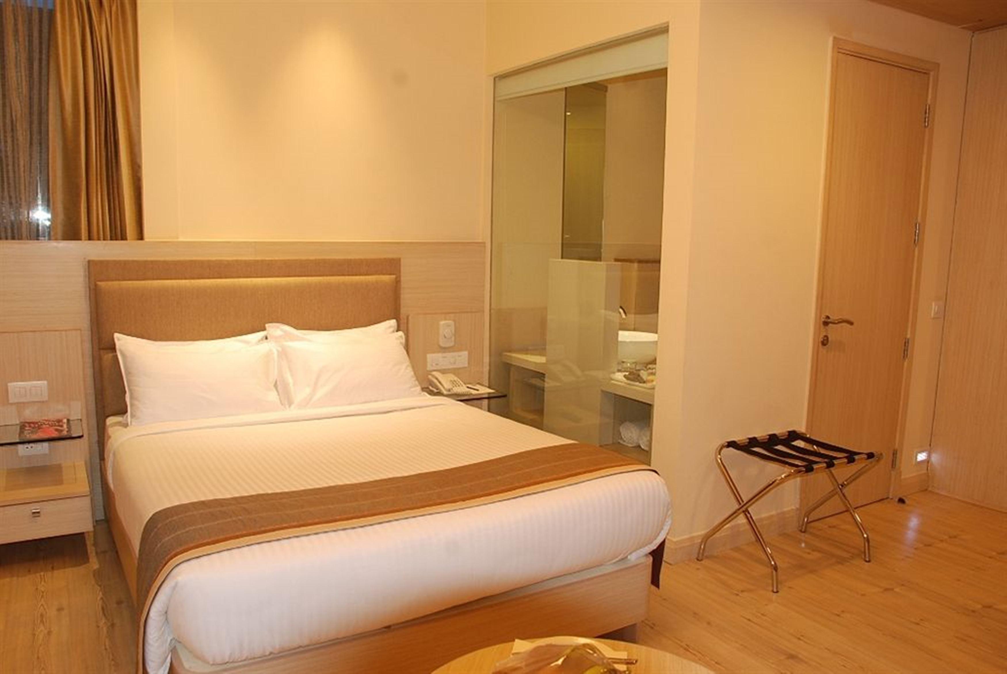 Sarovar Portico Naraina, Hotel Yeni Delhi Dış mekan fotoğraf