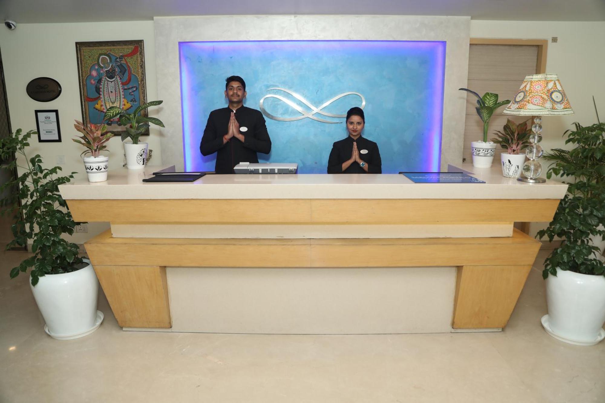Sarovar Portico Naraina, Hotel Yeni Delhi Dış mekan fotoğraf