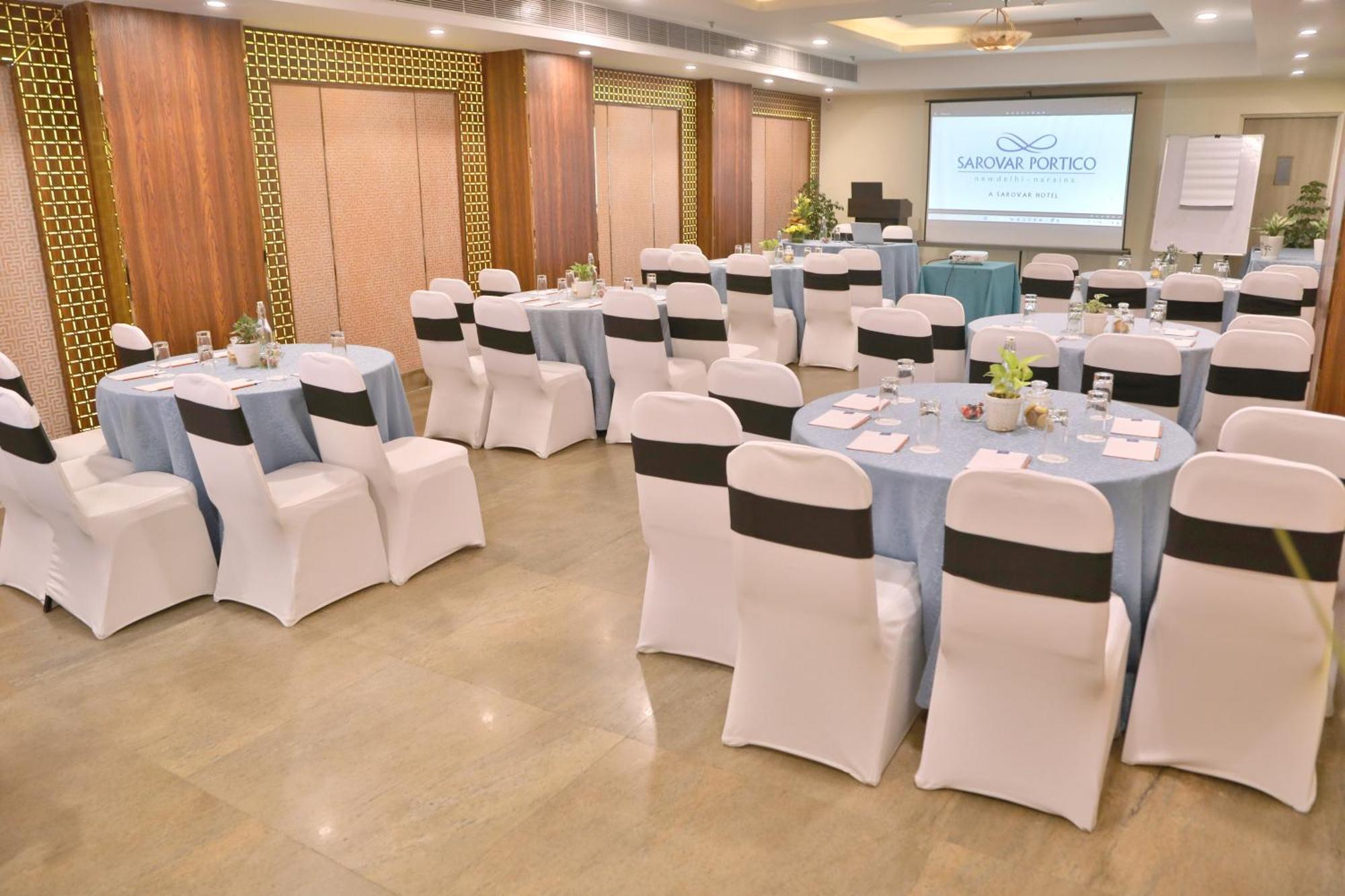 Sarovar Portico Naraina, Hotel Yeni Delhi Dış mekan fotoğraf