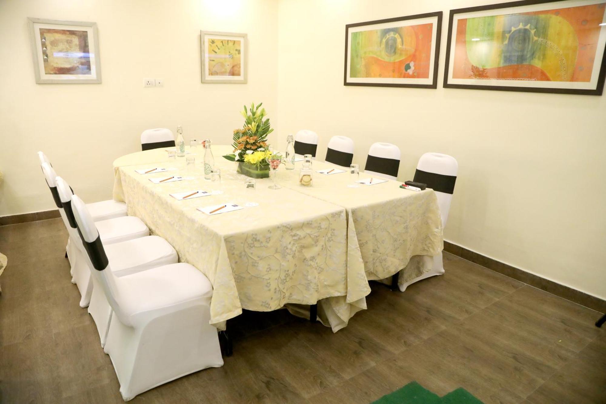 Sarovar Portico Naraina, Hotel Yeni Delhi Dış mekan fotoğraf