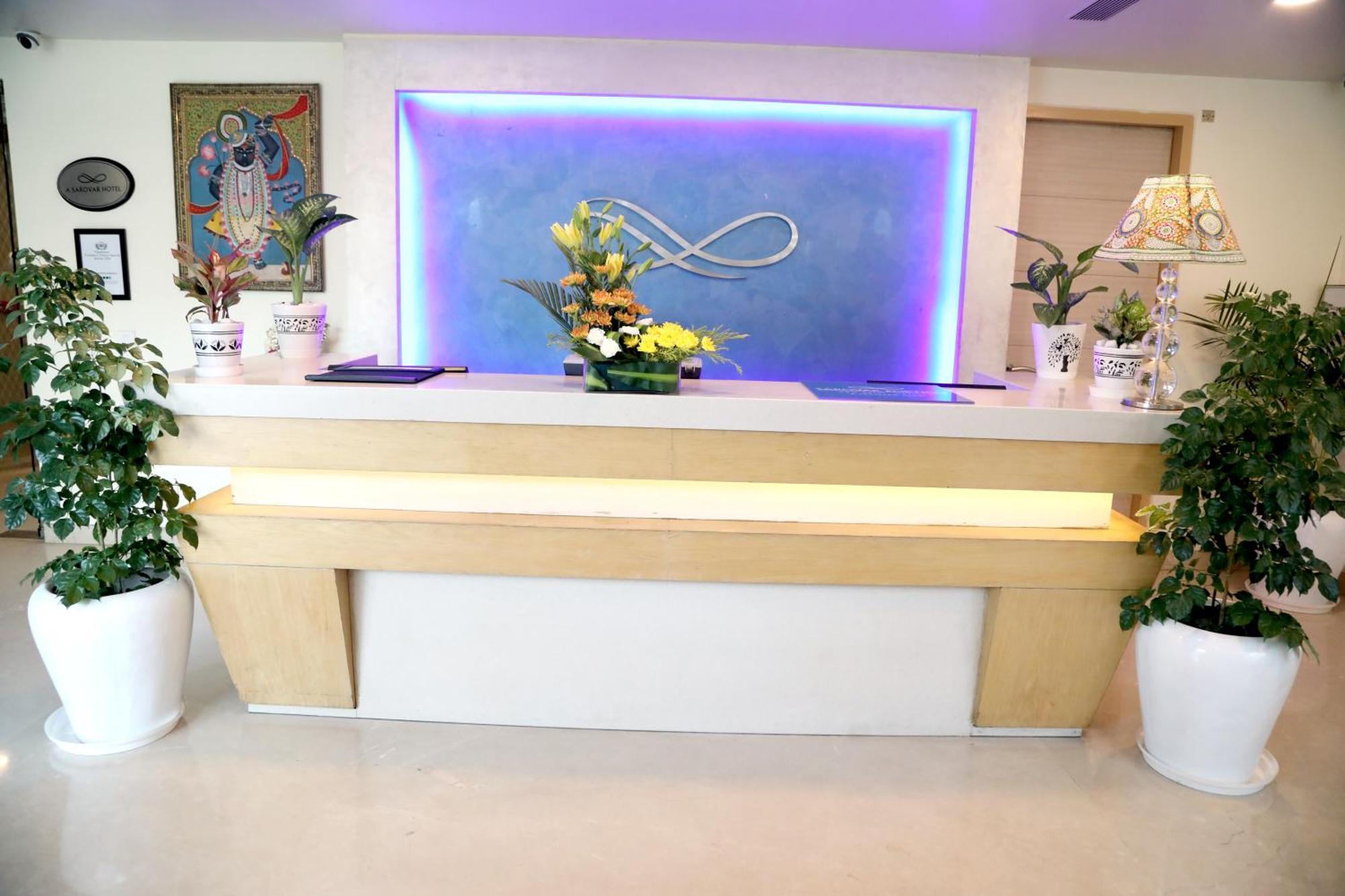 Sarovar Portico Naraina, Hotel Yeni Delhi Dış mekan fotoğraf