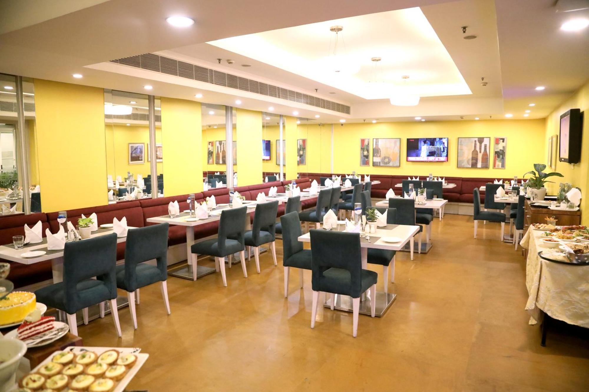 Sarovar Portico Naraina, Hotel Yeni Delhi Dış mekan fotoğraf