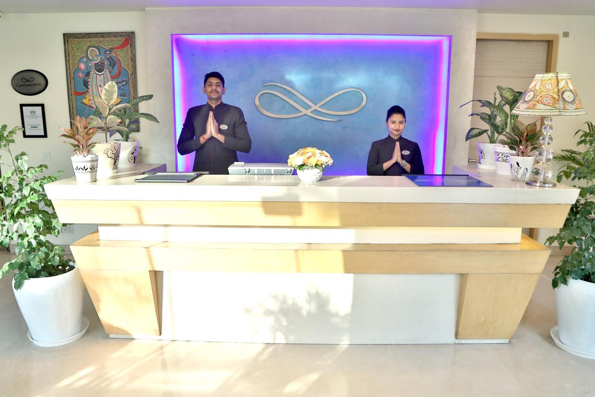 Sarovar Portico Naraina, Hotel Yeni Delhi Dış mekan fotoğraf