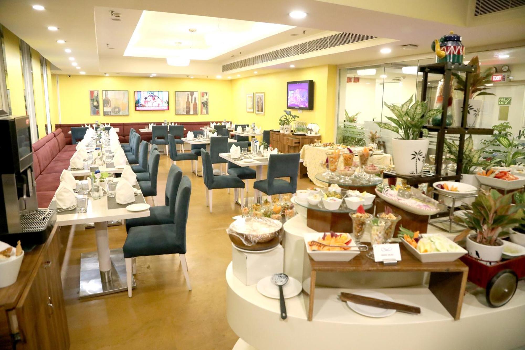 Sarovar Portico Naraina, Hotel Yeni Delhi Dış mekan fotoğraf