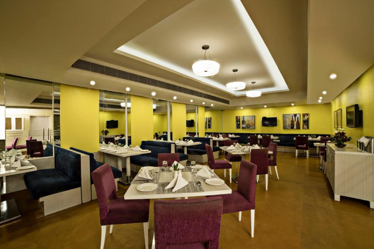 Sarovar Portico Naraina, Hotel Yeni Delhi Dış mekan fotoğraf